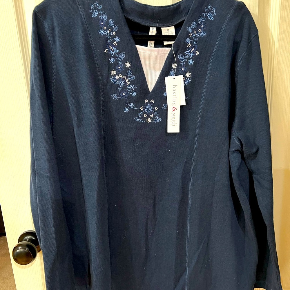 Hastings & Smith long sleeved top 2X Faux White Underlay V-neck Decorative Trim